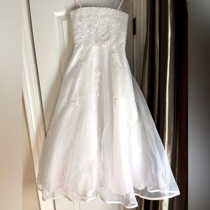 Flower girl wedding dress from David’s Bridal size 8